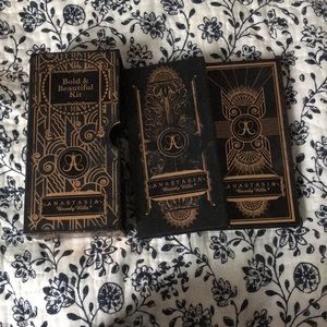 Anastasia Beverly Hills Makeup - Abh bold beautiful kit , well used shadow still Anastasia Beverly Hills Makeup - Abh bold beautiful kit , well used shadow still